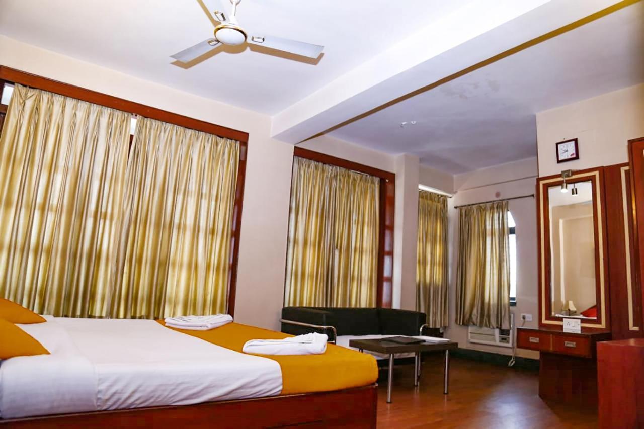Fabhotel Shivangan Kolkata Airport - Fully Vaccinated Staff Exterior foto