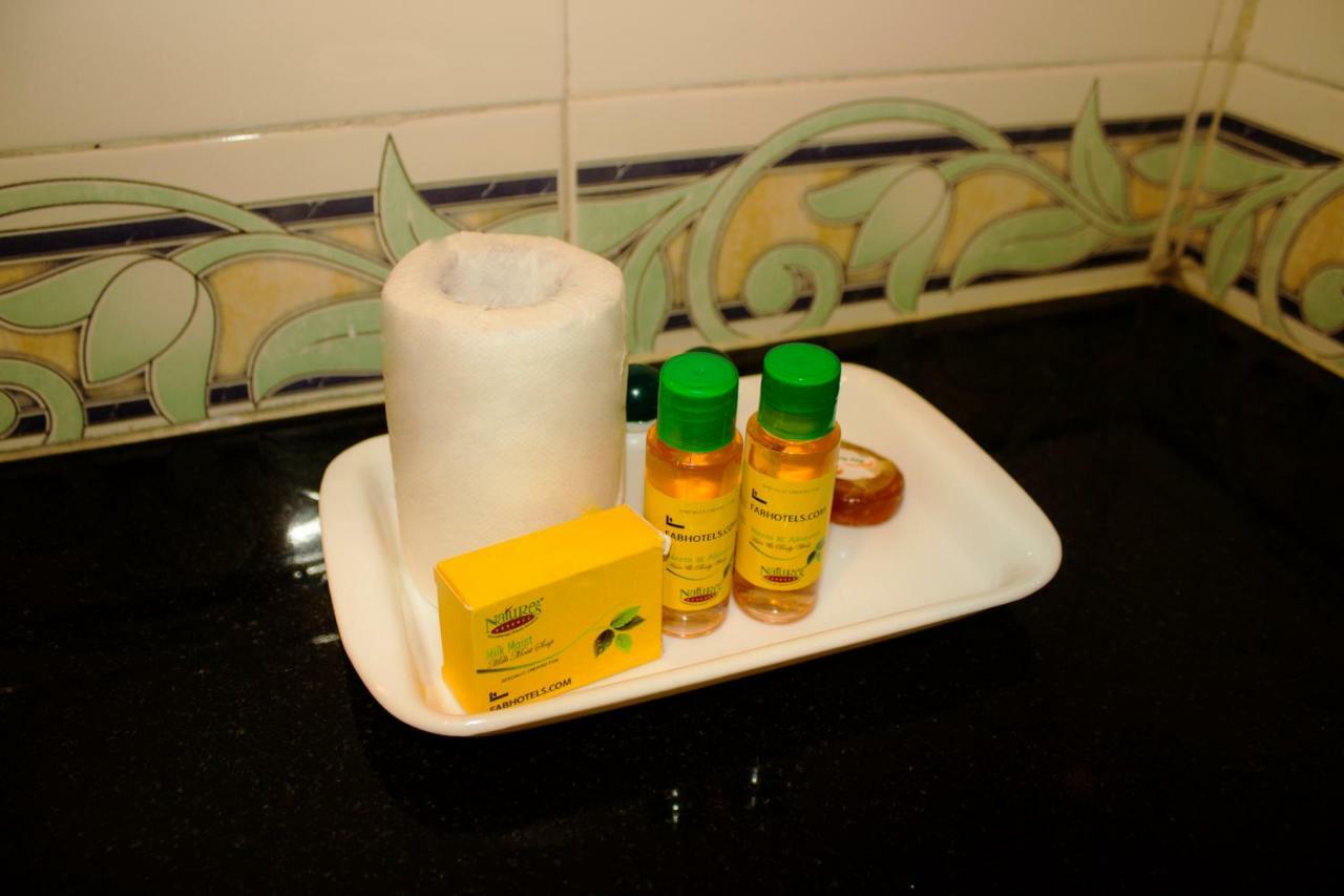 Fabhotel Shivangan Kolkata Airport - Fully Vaccinated Staff Exterior foto