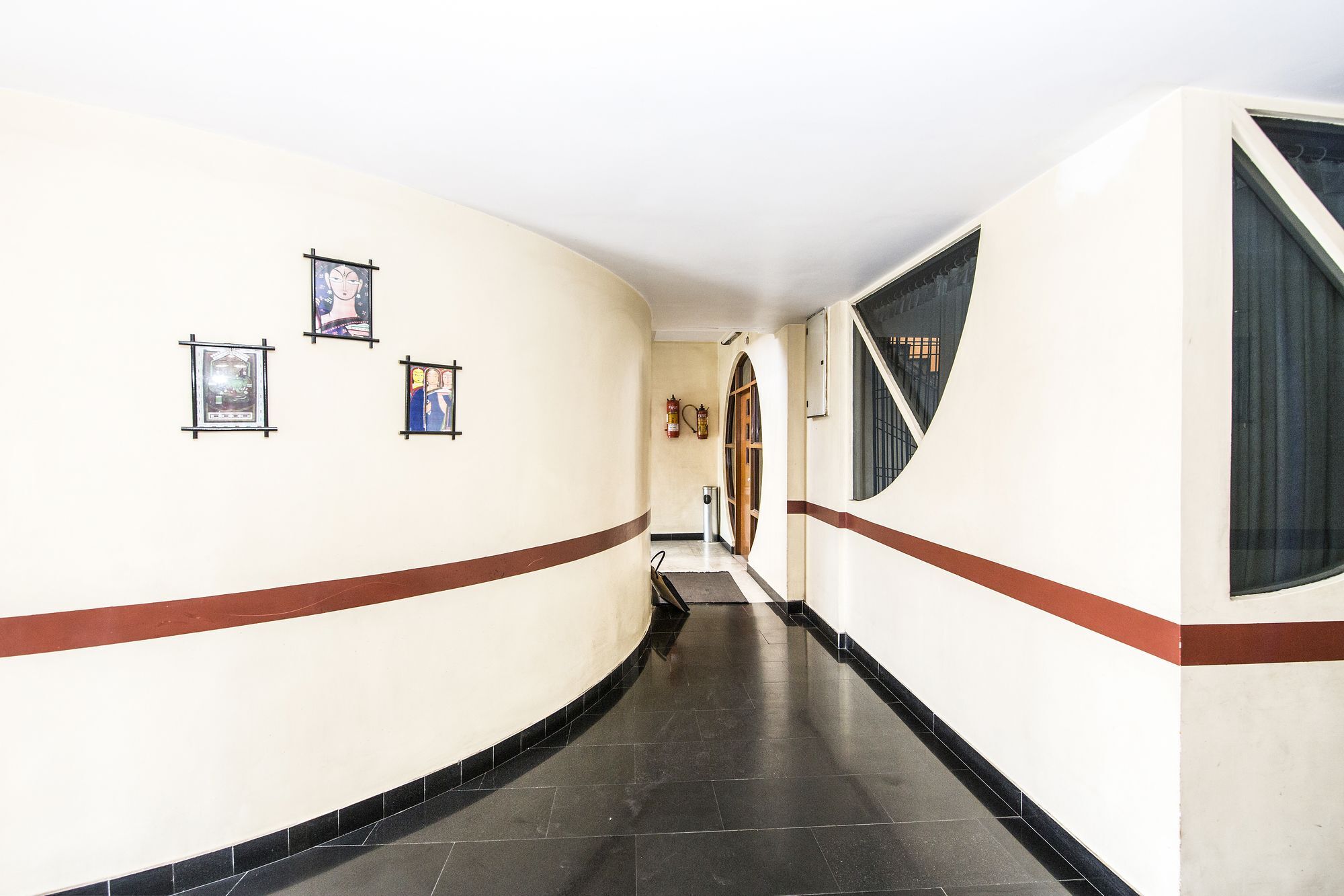 Fabhotel Shivangan Kolkata Airport - Fully Vaccinated Staff Exterior foto